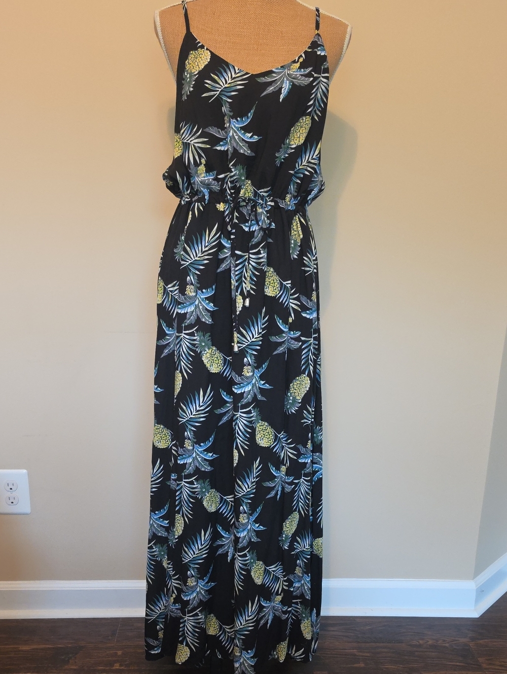 Tropical Pineapple Print Black Maxi Dress with Spaghetti Straps